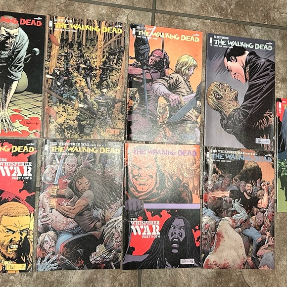 24 Walking Dead comics - Picture 5 of 6